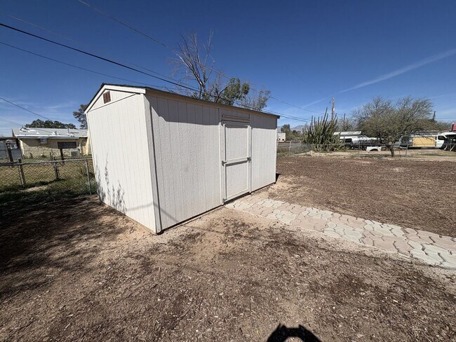 Building Photo - Central Tucson, close to University of Arizona and more!!!