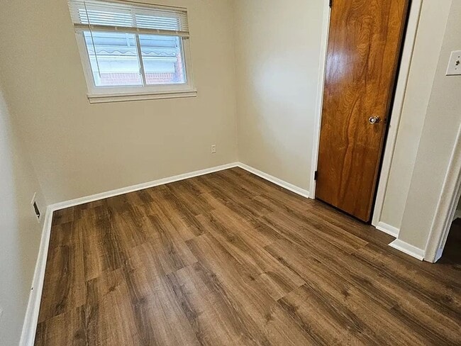 Building Photo - Freshly Transformed 3 Bed Home with Modern Upgrades!