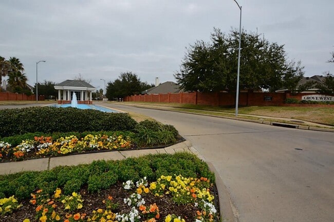 Building Photo - 12110 Laurel Ct