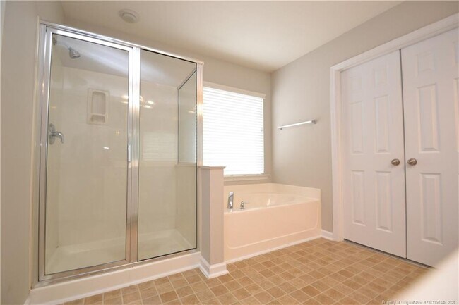 Building Photo - 7830 Clover Creek Ct