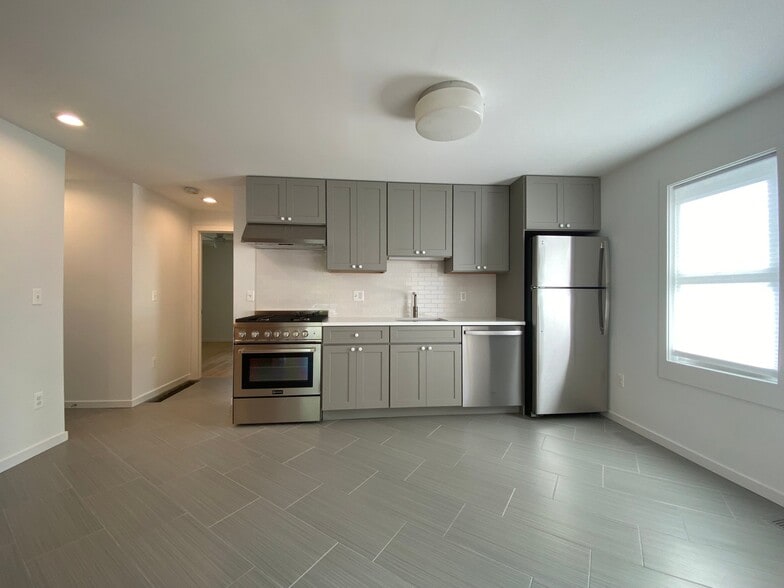 Building Photo - 27 8th St