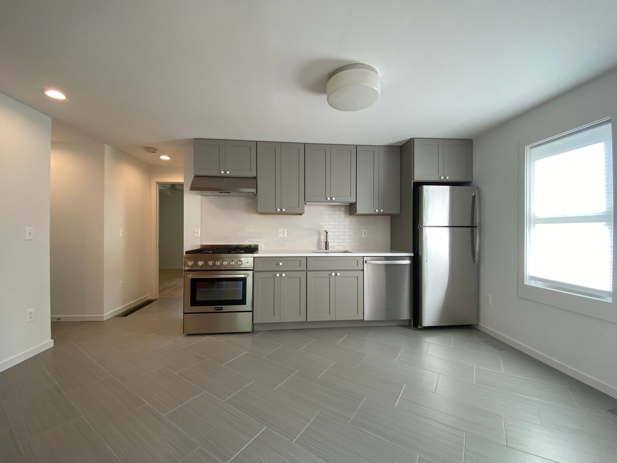 Building Photo - 27 8th St