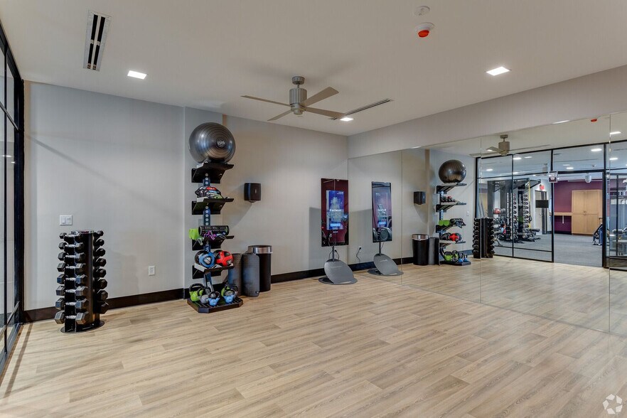 Building Photo - 1301 Callowhill St