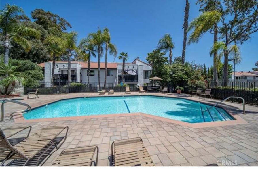 pool - 2323 Huntington St