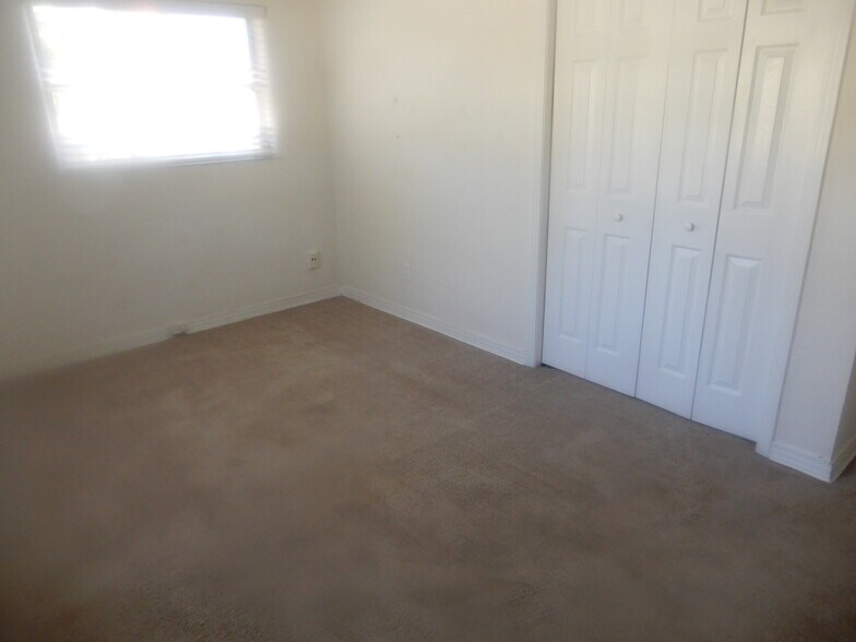 Building Photo - 1400 Corbett Ln