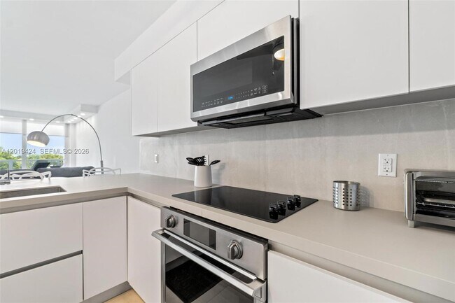 Building Photo - 5700 Collins Ave