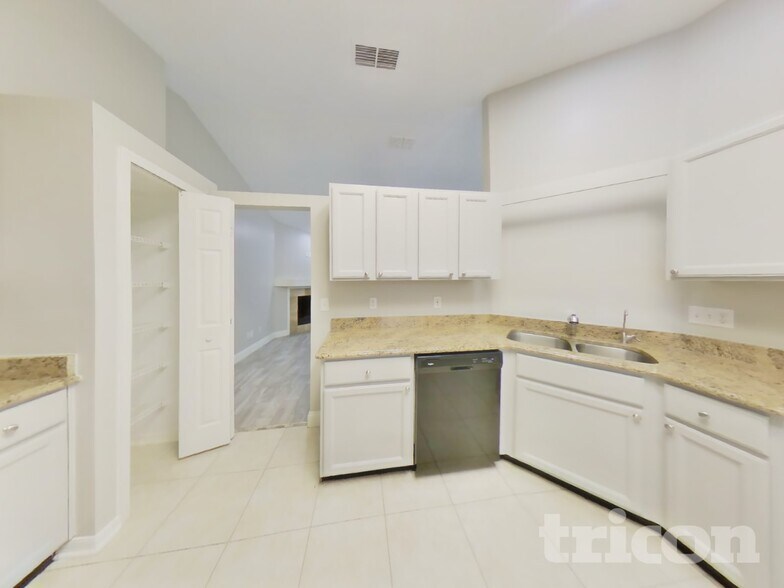 Building Photo - 8778 Fieldside Dr S