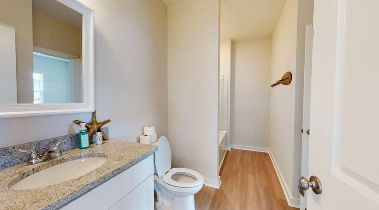 Guest Bath - 2416 Blue Daze Ave