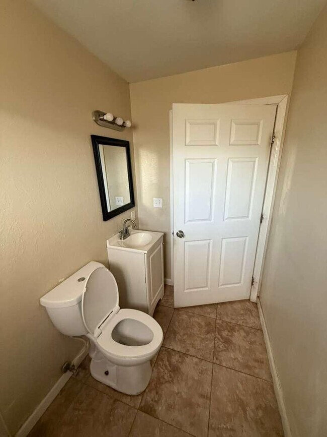 Building Photo - 1955 E 8th St