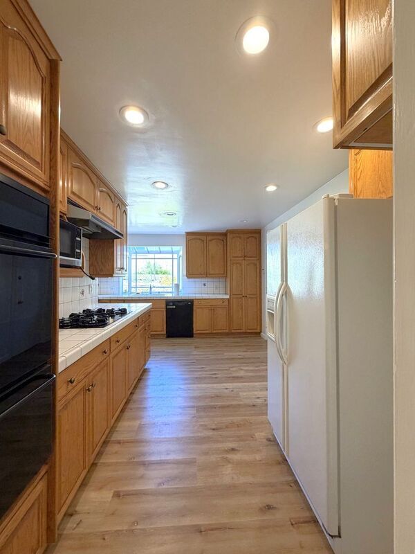 Building Photo - 2028 Elberon Ave