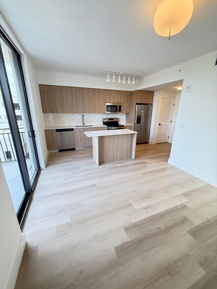 Primary Photo - 2533 NE 183rd St