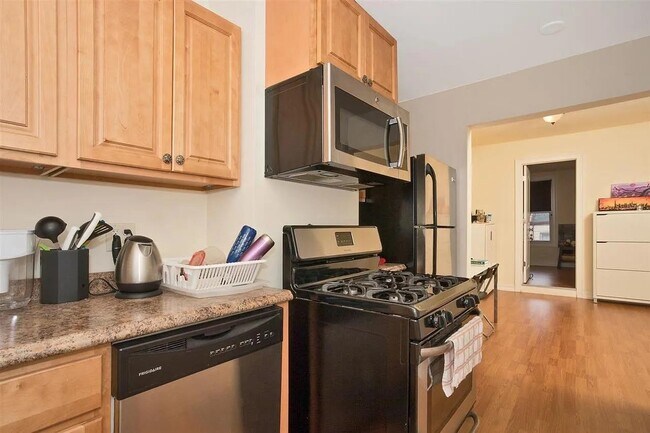 Building Photo - 363 5th St