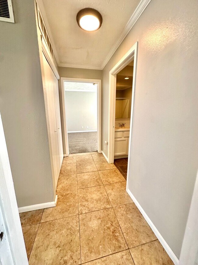 Building Photo - 1108 Mazatlan Cir