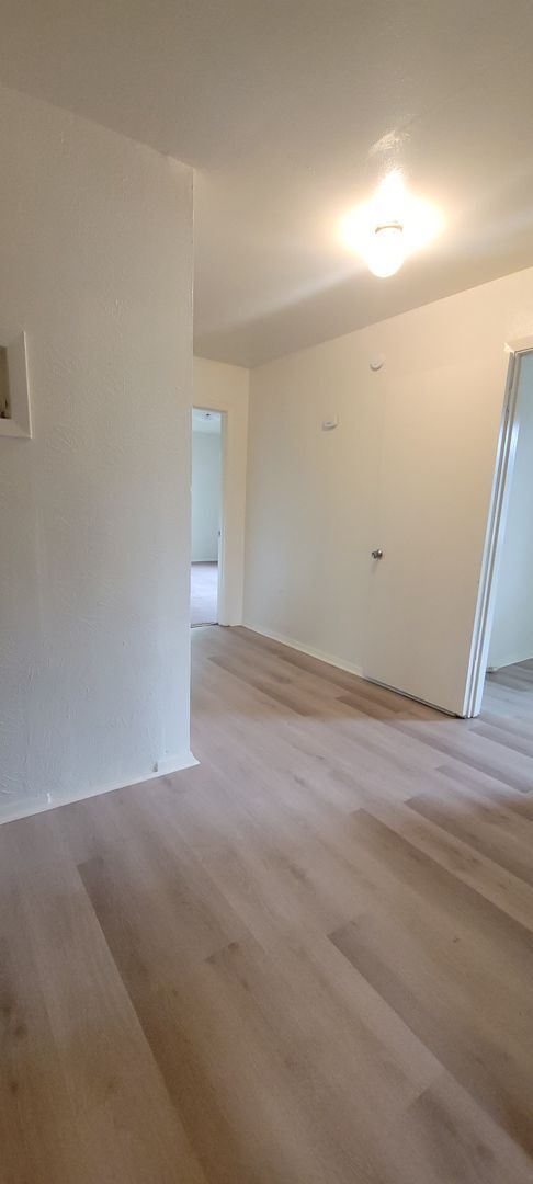 Building Photo - Huge 3 bedroom/1 bath upstairs apartment with Water, Gas Range and Refrigerator!