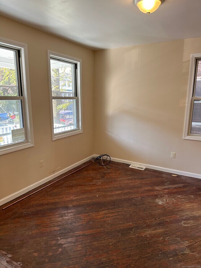 280 East Ave 280 East Ave Bridgeport CT 06610 Apartment Finder