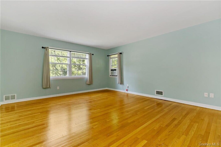 Building Photo - 46 Hemlock Dr