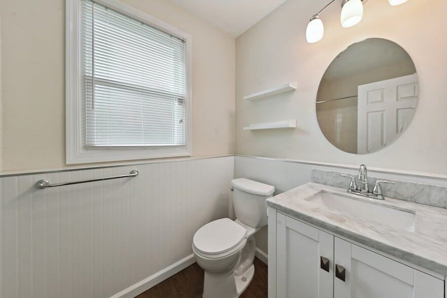 Building Photo - 434 Hunters Way