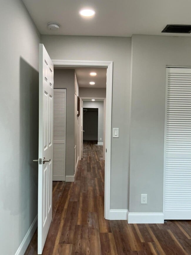 Building Photo - 537 NW 51st Ave