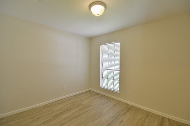 Building Photo - 2755 Foliage Green Dr