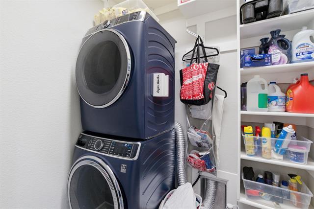 Building Photo - 14404 Balmoral Pl