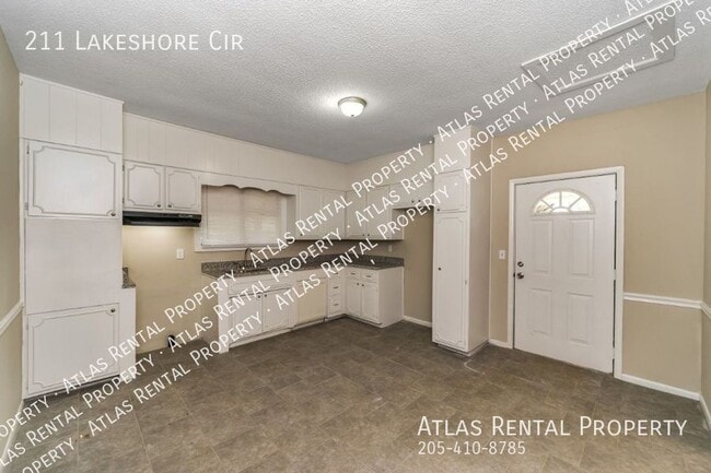 Building Photo - 211 Lakeshore Cir