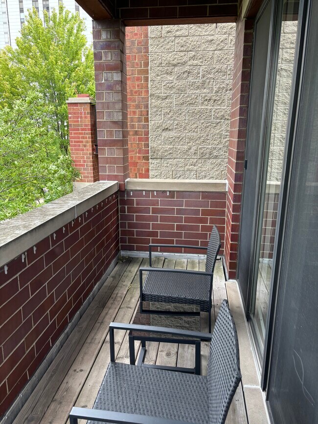 Building Photo - 2117 W Gladys Ave