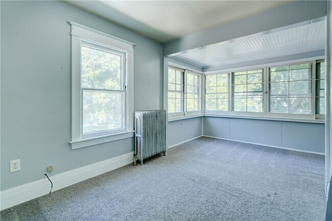 Building Photo - 590 Garson Ave