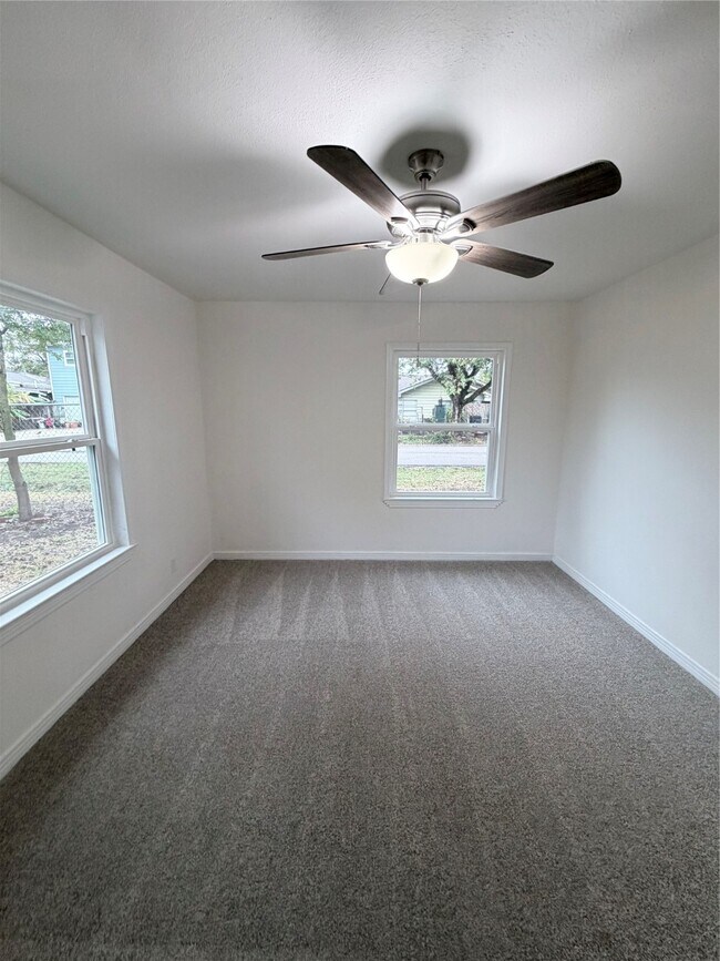 Building Photo - 5451 Oriole St