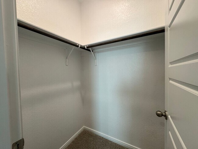 Building Photo - Stunning 4x3 Luxury Duplex in Buda, TX!