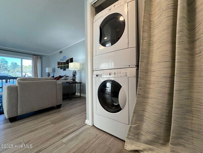 Building Photo - 250 Sugar Gum Ln