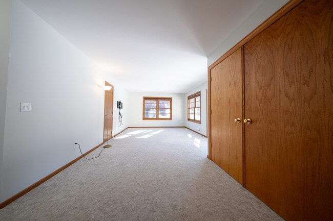 Building Photo - 5209 W 61st St