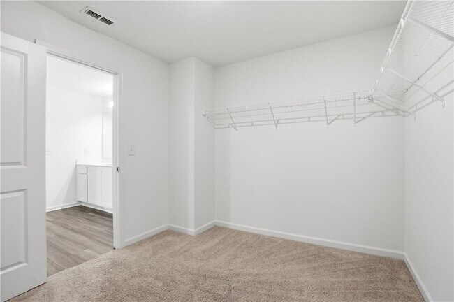 Building Photo - 395 Knightsbridge Ln