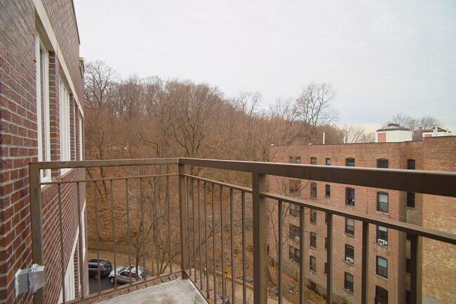 Building Photo - 175 Payson Ave