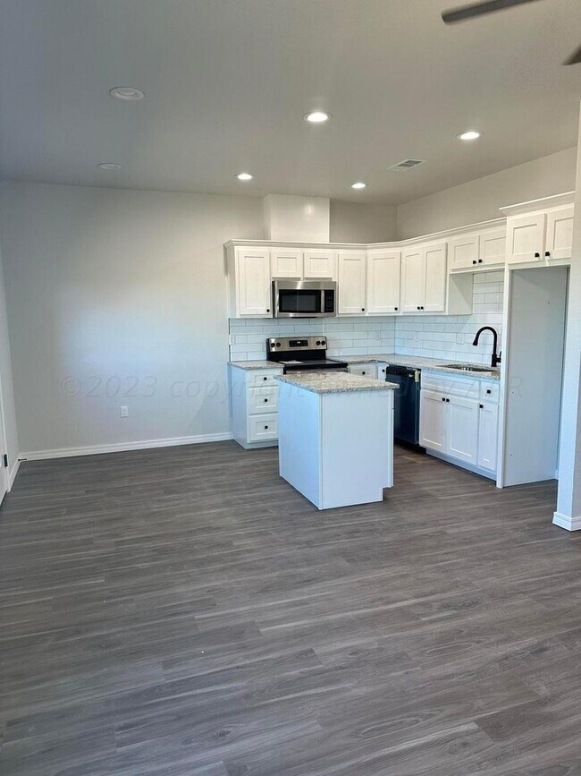 Building Photo - 14100 Daisy Dr