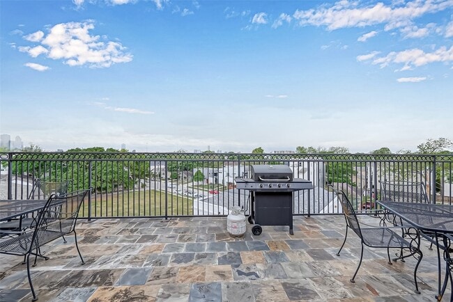 Building Photo - 2802 Morrison St