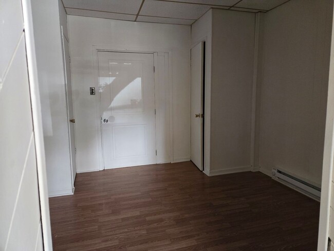Building Photo - 831 N 7th St