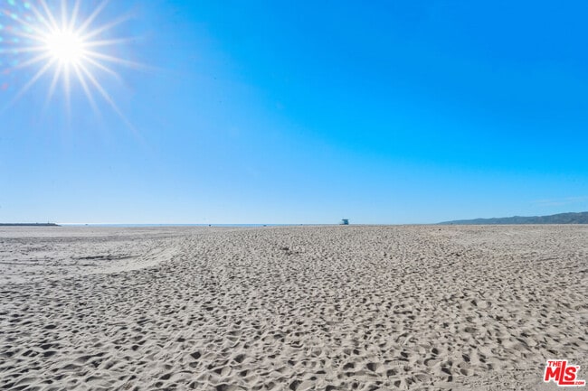 Building Photo - 20 Quarterdeck St