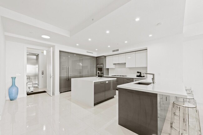 Building Photo - 5000 N Ocean Dr