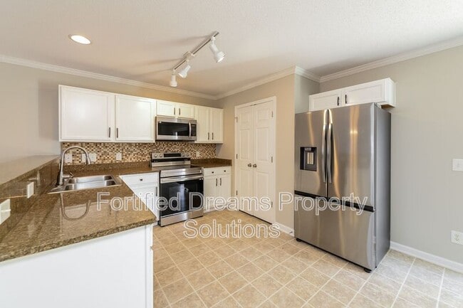Building Photo - 15 Dillingham Pl
