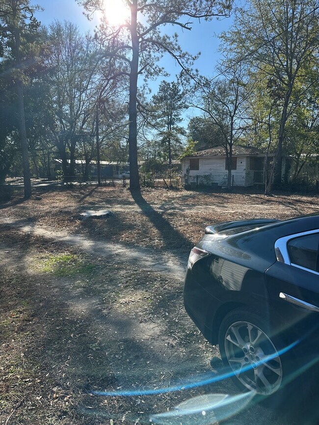 Building Photo - 27 Webb Ave