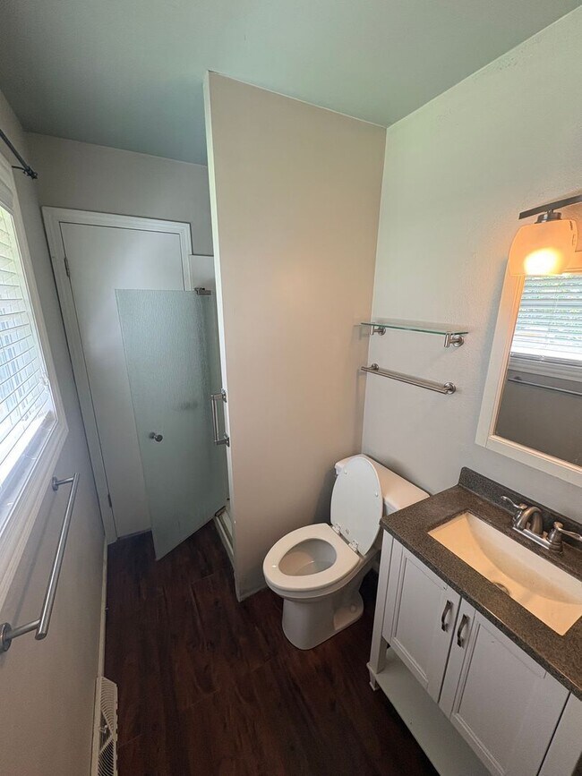 Building Photo - Welcome to this charming 3 bedroom, 2 bathroom home located in Peoria, IL.