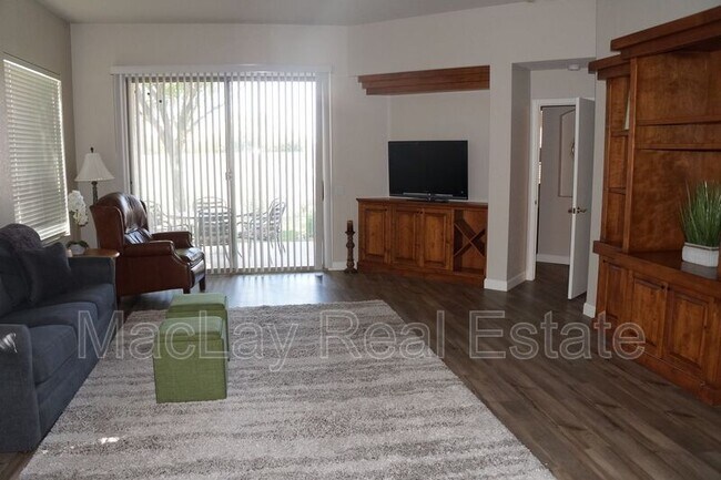 Building Photo - 9753 E Holiday Way
