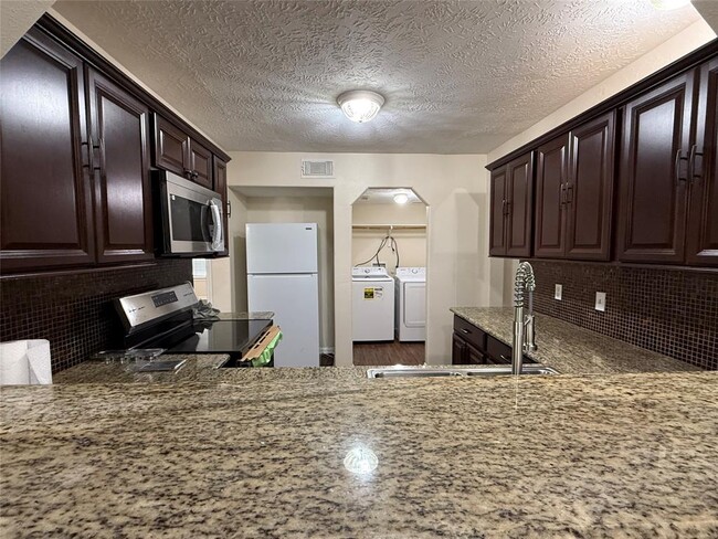 Building Photo - 15002 Jerek Dr