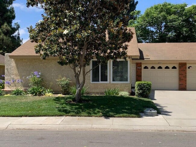 Building Photo - A beautiful Del Mar model for lease in Leisure Village