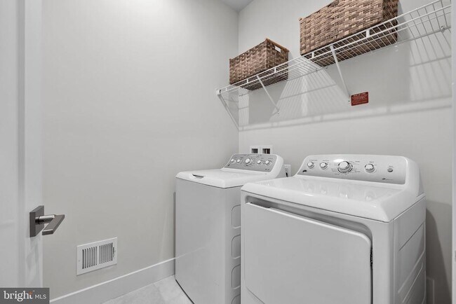 Building Photo - 147 Prairie Ln