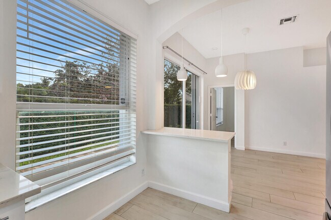 Building Photo - 1898 Capeside Cir