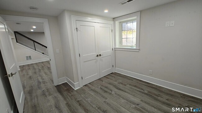 Building Photo - 42 Poe Ct