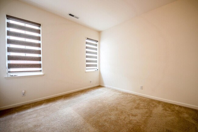 Building Photo - 3323 Bastille Ct