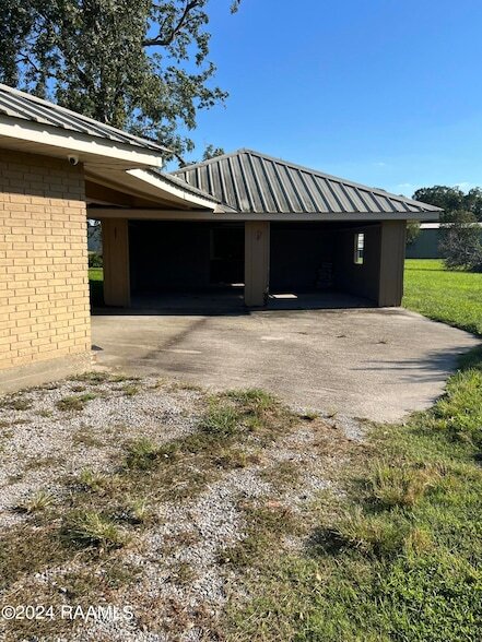Building Photo - 616 E Broussard Rd