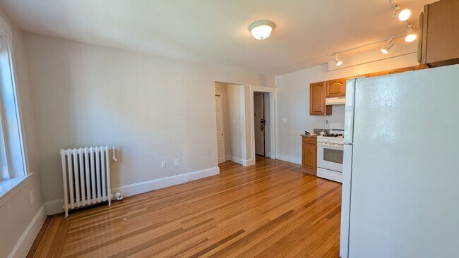 Building Photo - Great Deal Avail Now - 2-bed, 1-Bath